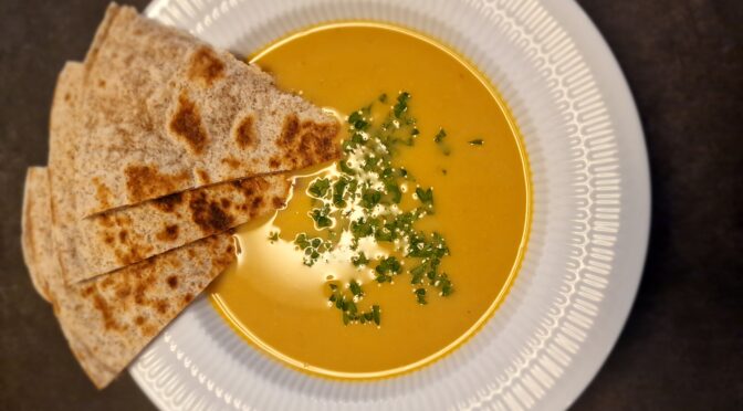 Spicy kikærtesuppe med quesadillas