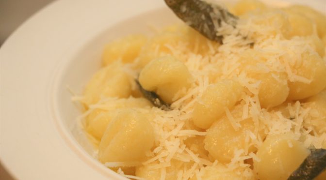 Gnocchi med smør og frisk salvie