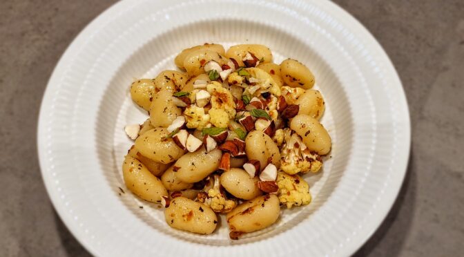 Gnocchi med smørsauce og ristet blomkål