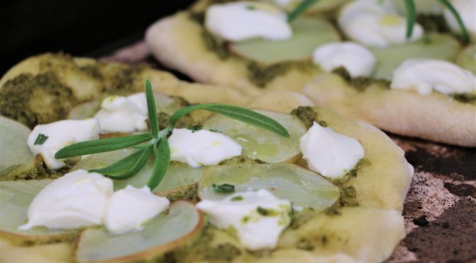 Kartoffelpizza med pesto og mascarpone